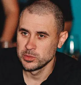 автор