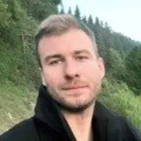 автор