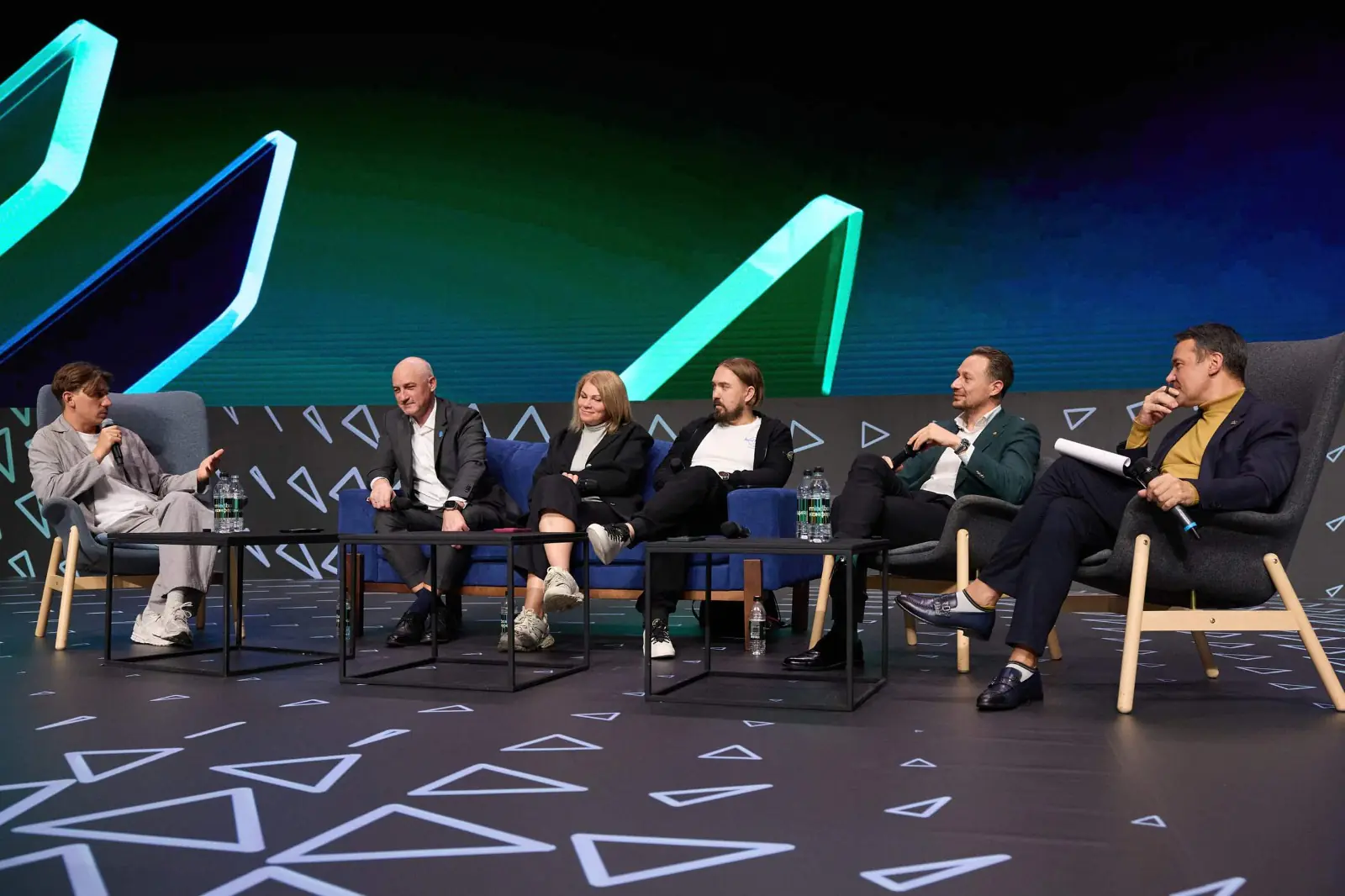 Картинка Первый CEO Summint в офлайн-формате с участием руковводителей SELA, «Дикси», «Улыбка Радуги» и Divan.ru