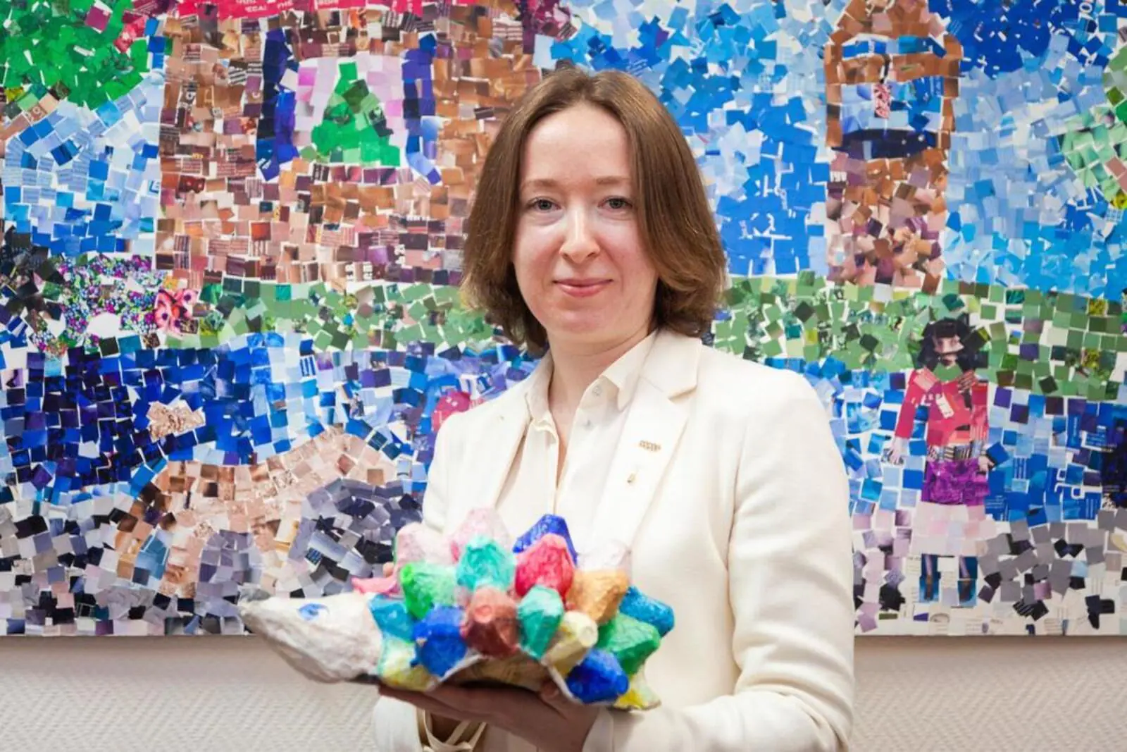 Арина Габа и еж, созданный подопечными фонда Арина Габа и еж, созданный подопечными фонда