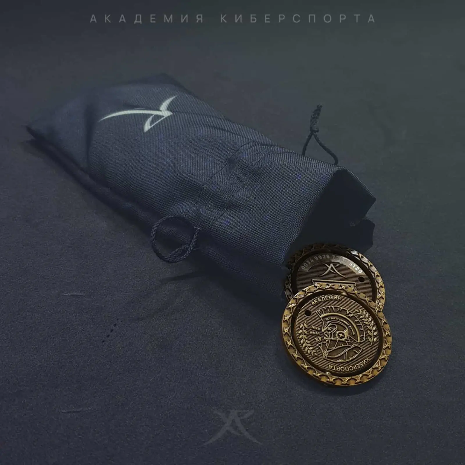 Брендированные монеты «Академии киберспорта XP» отсылают к аркадным автоматам и игровым валютам культовых игр, например «Ведьмака»