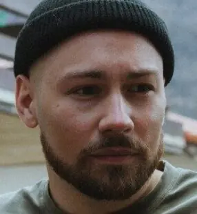 автор
